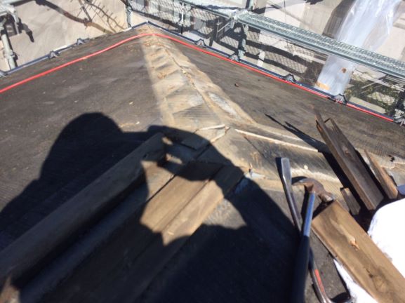 屋根をガルバリウム鋼板にカバー工法を選択！外観はイメージチェンジ！