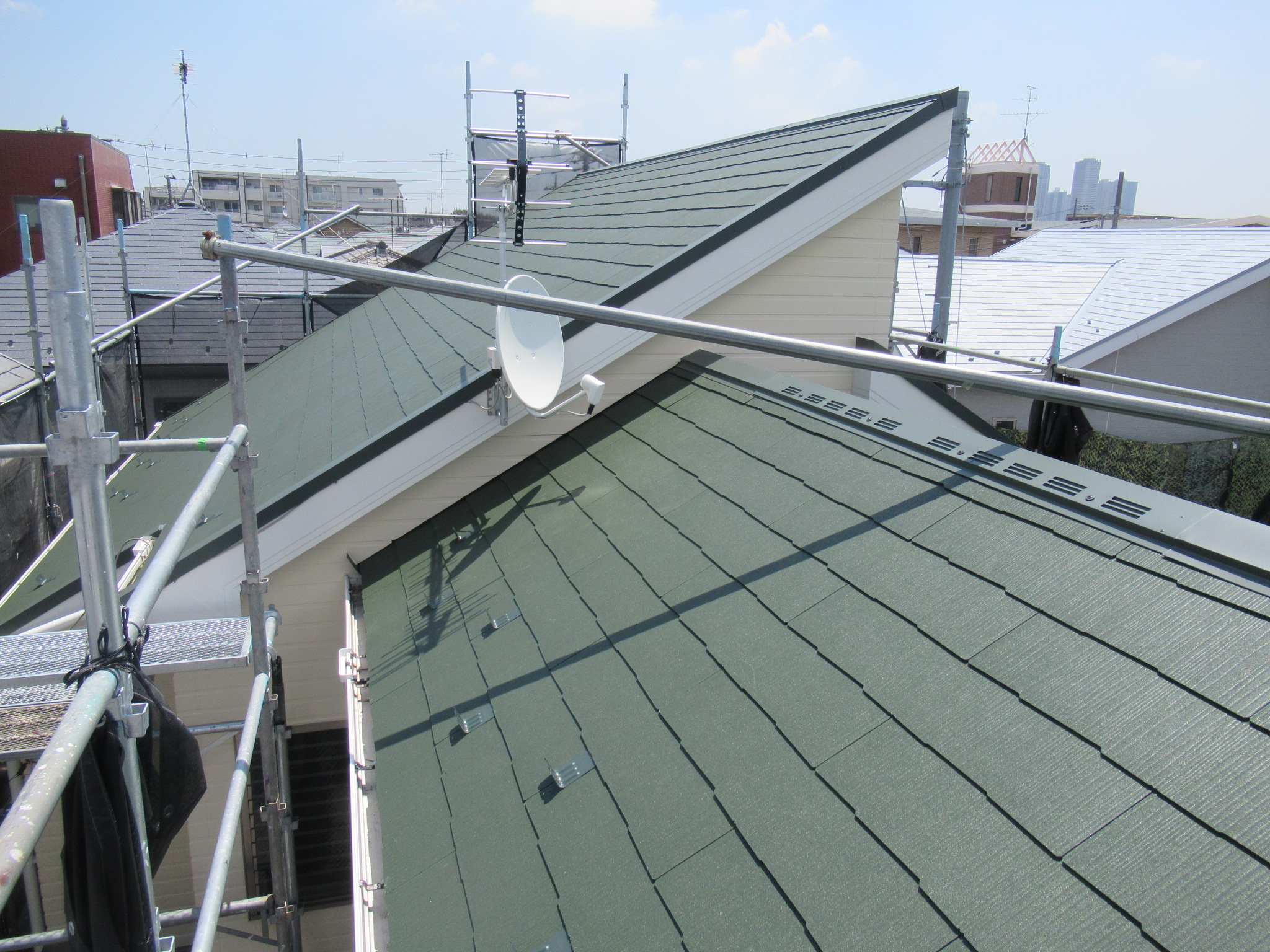 屋根パミールをコロニアルグラッサへ葺き替え！外壁は遮熱性のあるラジカル制御型シリコンREVOを採用！
