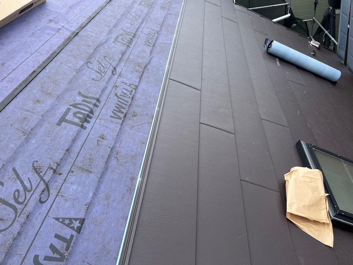 横浜市青葉区　N様邸外壁塗装工事・屋根カバー工事～ホワイト・ブラウン系～