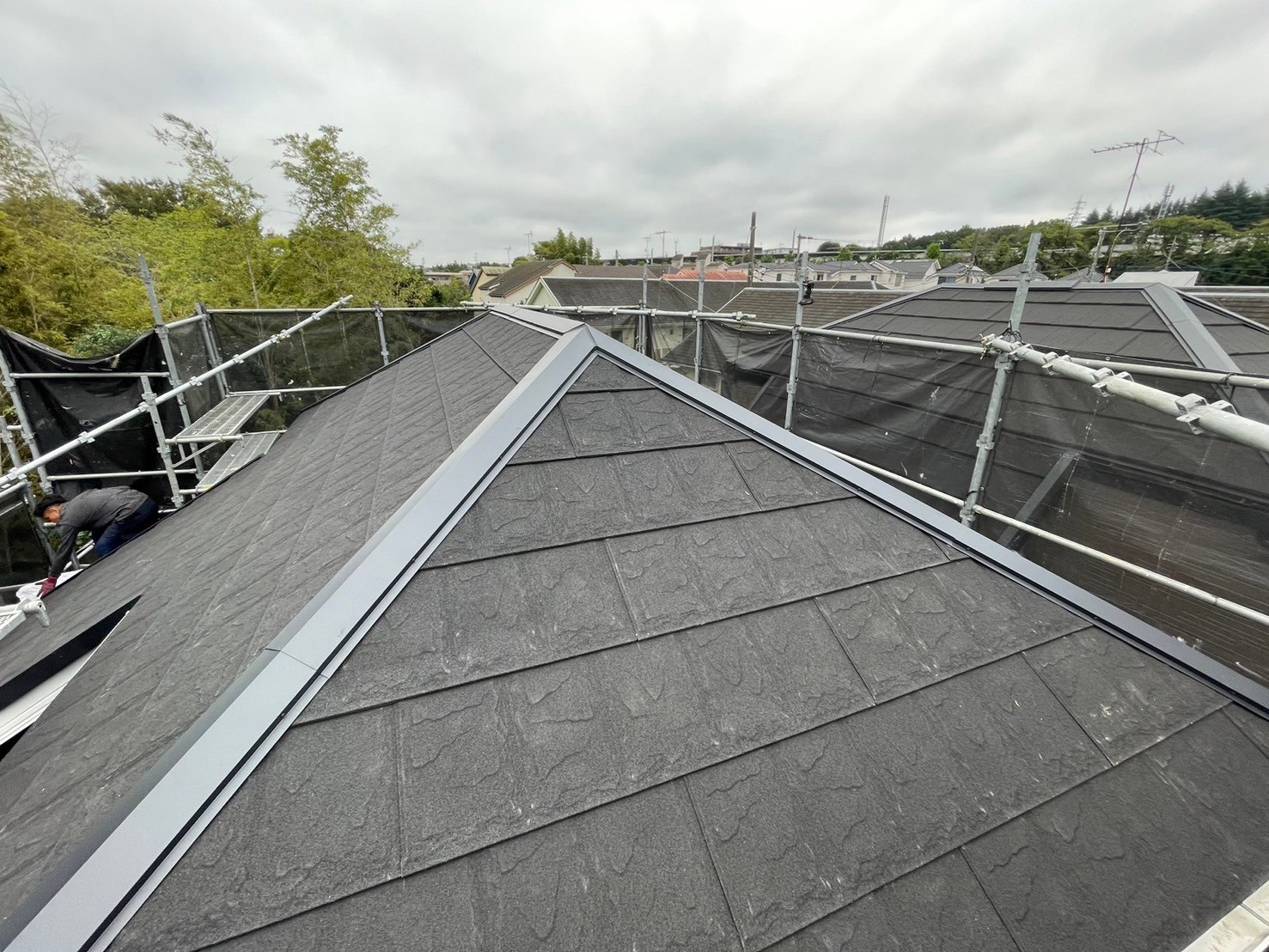 川崎市宮前区　K様邸　外壁塗装工事・屋根カバー工事～ホワイト・ブラック系～