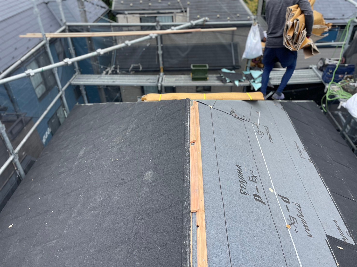 川崎市宮前区　K様邸　外壁塗装工事・屋根カバー工事～ホワイト・ブラック系～