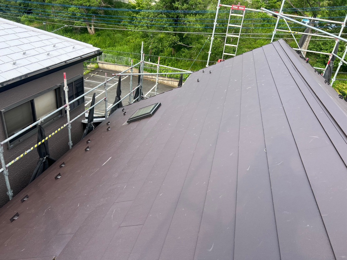 横浜市青葉区　N様邸外壁塗装工事・屋根カバー工事～ホワイト・ブラウン系～