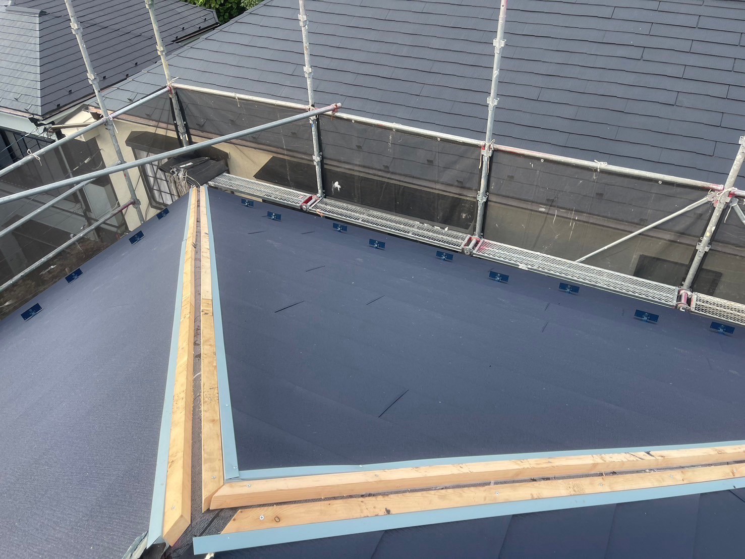 川崎市多摩区　O様邸　外壁塗装工事・屋根カバー工事～ライトブルー系～