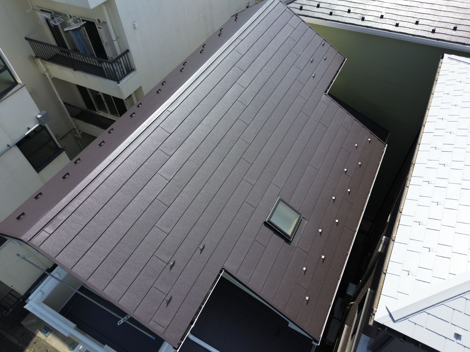 横浜市青葉区　N様邸外壁塗装工事・屋根カバー工事～ホワイト・ブラウン系～