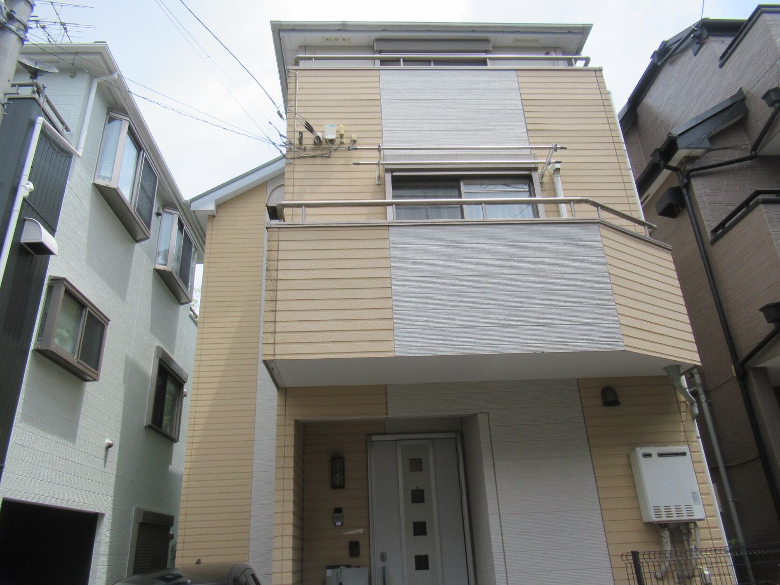 川崎市宮前区　K様邸　外壁塗装工事・屋根カバー工事～ホワイト・ブラック系～