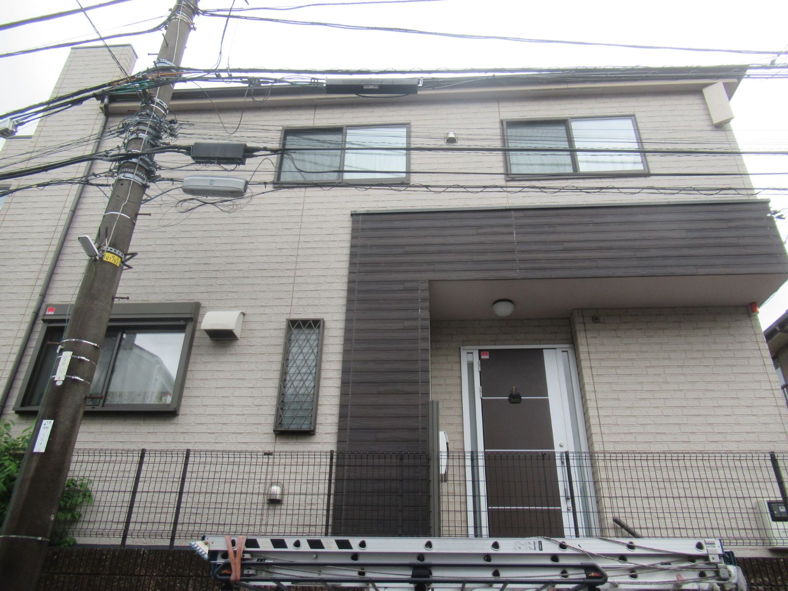 横浜市緑区　E様邸　外壁・屋根塗装工事～ホワイト・ブラック系～