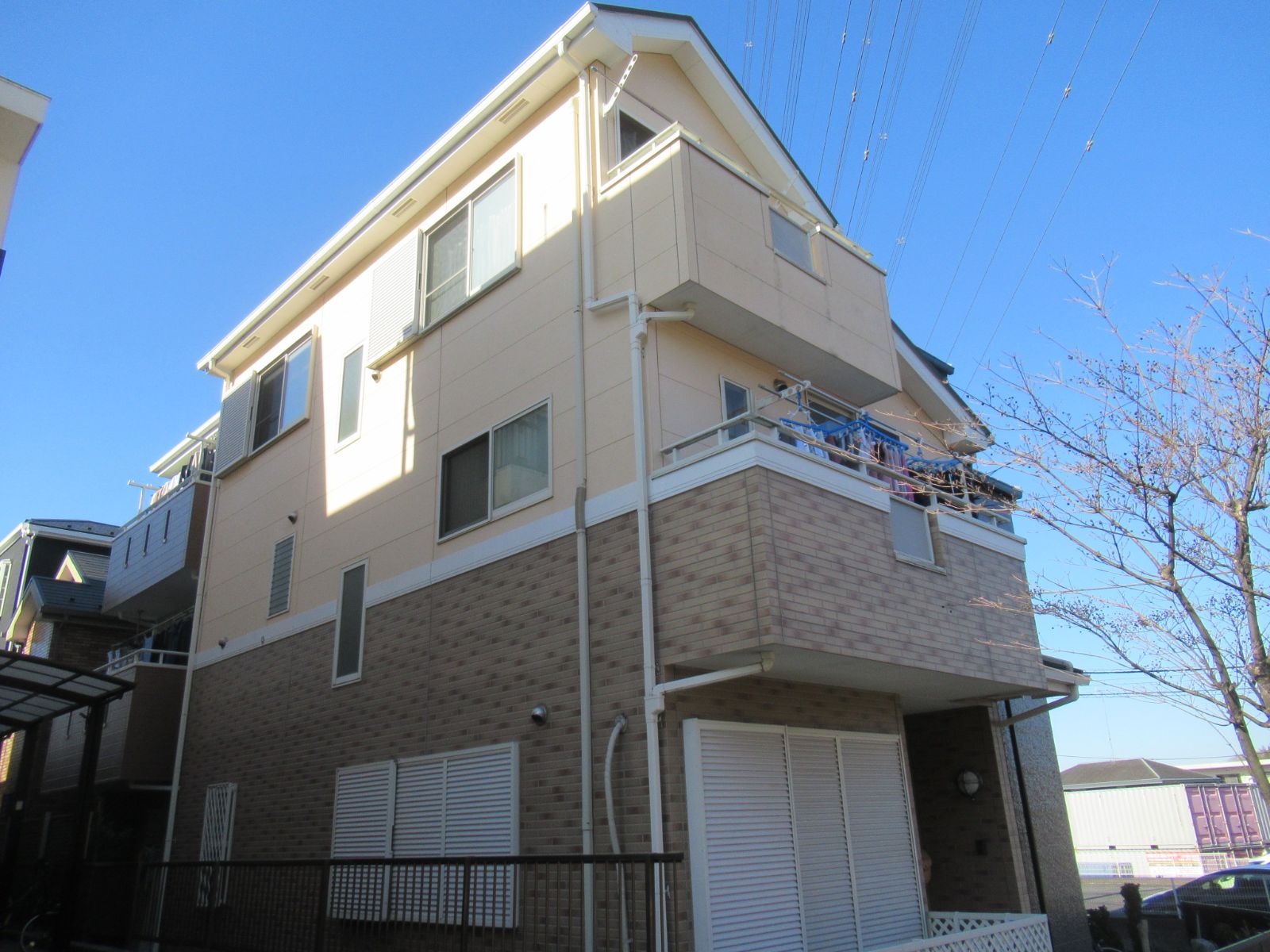 横浜市青葉区　N様邸外壁塗装工事・屋根カバー工事～ホワイト・ブラウン系～