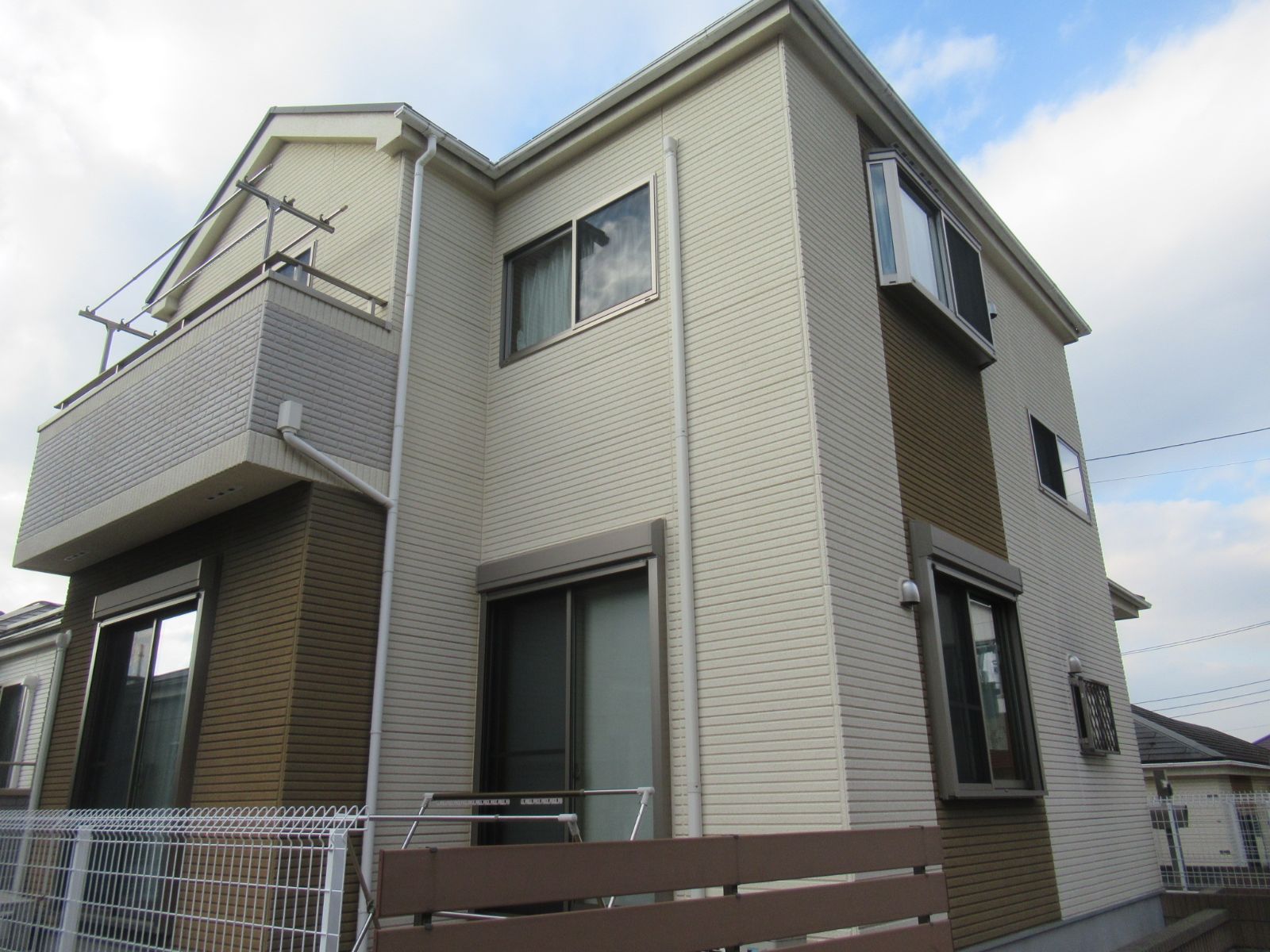 横浜市青葉区　S様邸　外壁・屋根塗装工事～白・グレー系～