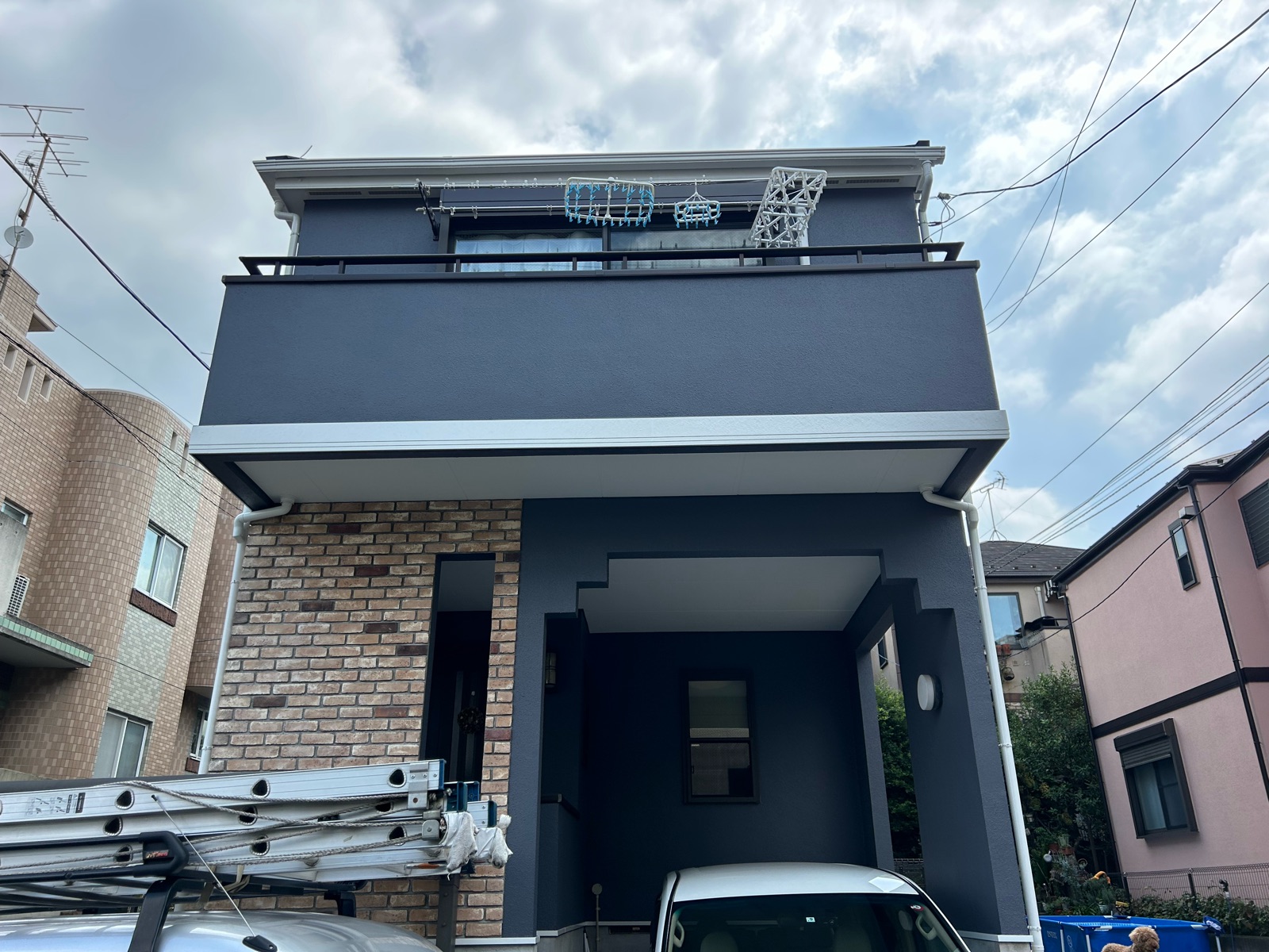 川崎市宮前区　I様邸　外壁塗装工事・屋根カバー工事～グレー系～