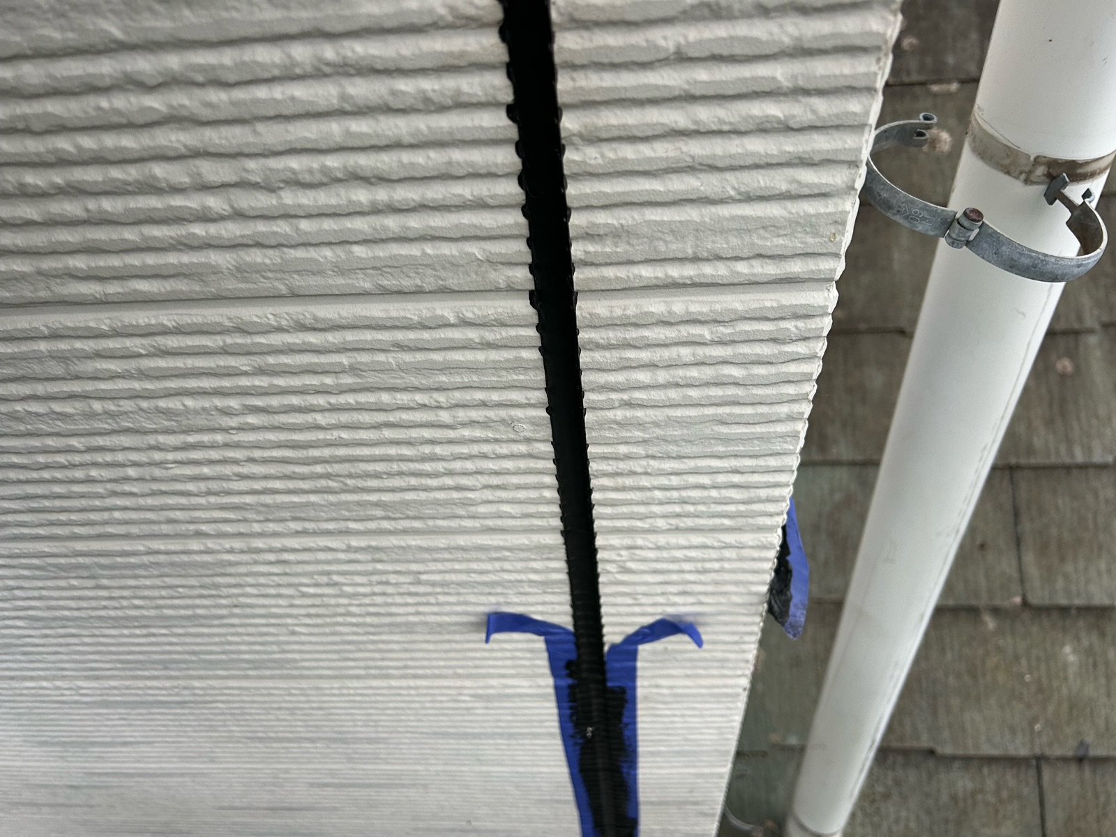 川崎市宮前区　K様邸　外壁塗装工事・屋根カバー工事～ホワイト・ブラック系～