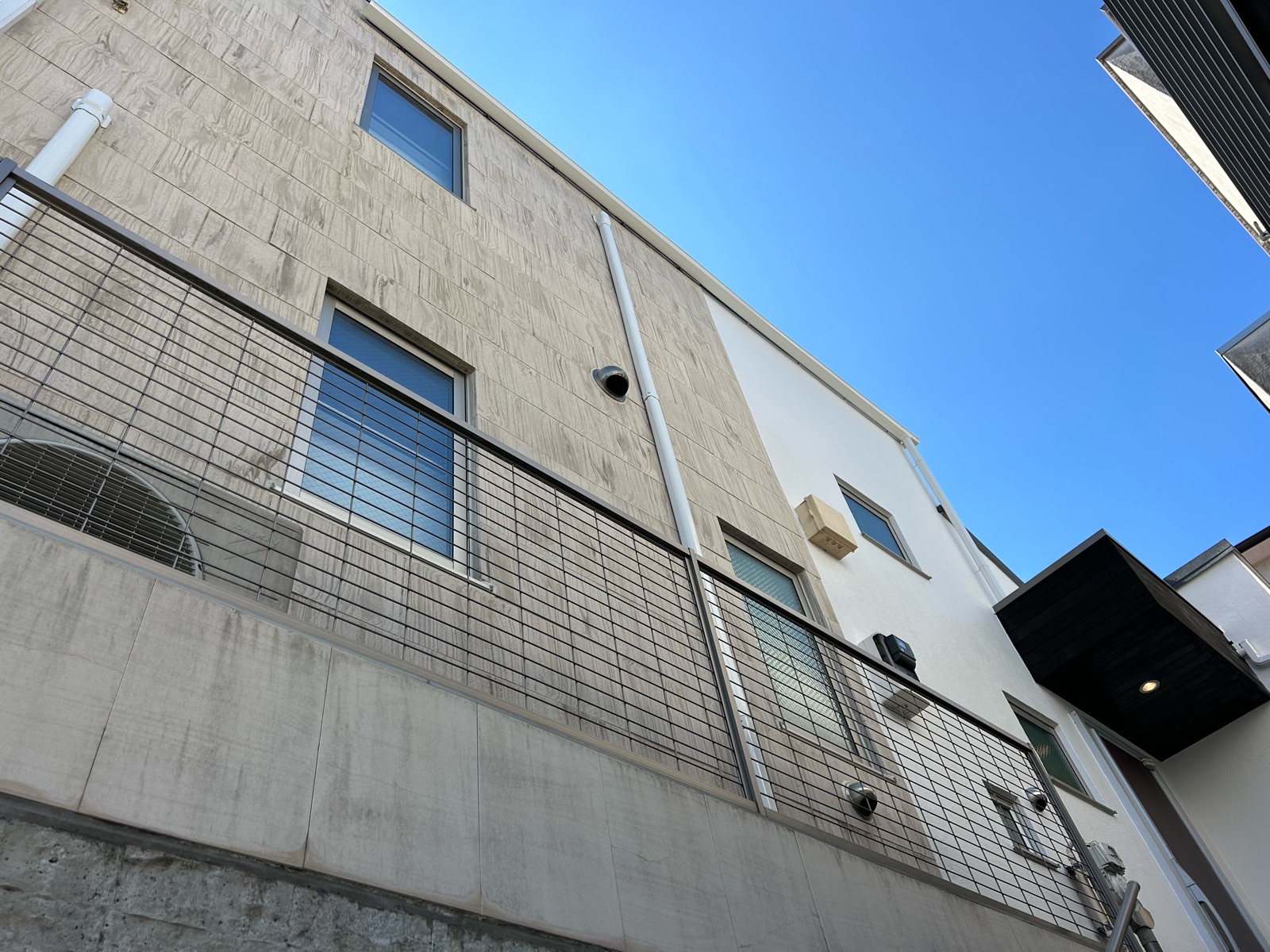 横浜市保土ヶ谷区　U様邸　外壁塗装工事・屋根カバー工事～ホワイト系～
