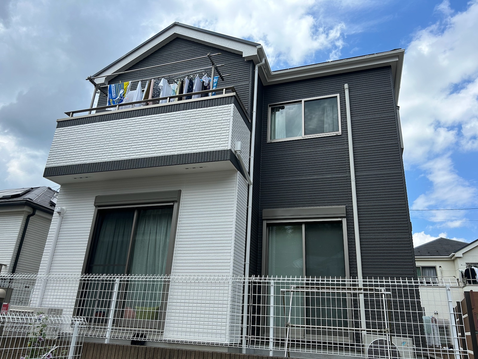 横浜市青葉区　S様邸　外壁・屋根塗装工事～白・グレー系～