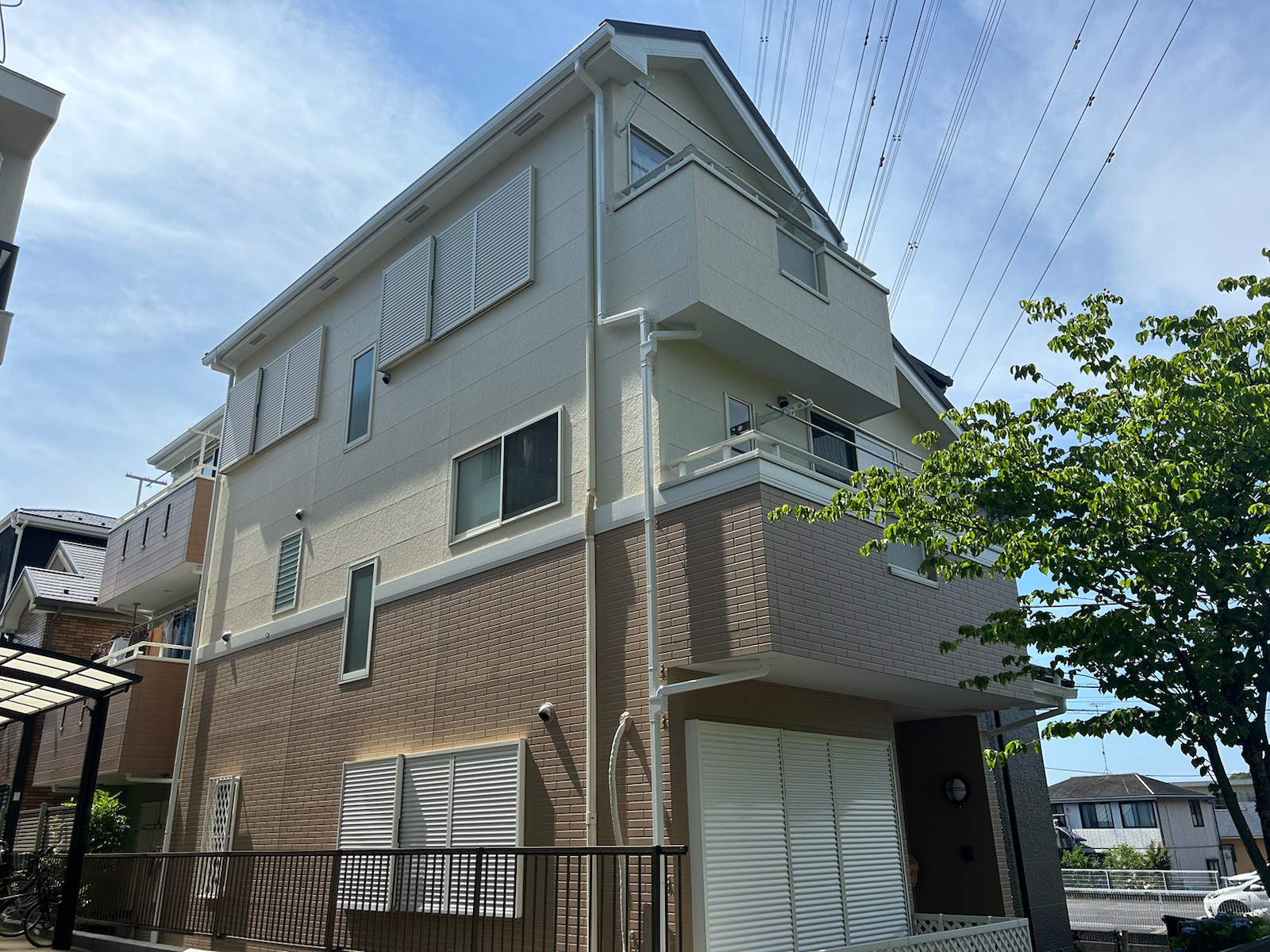 横浜市青葉区　N様邸外壁塗装工事・屋根カバー工事～ホワイト・ブラウン系～