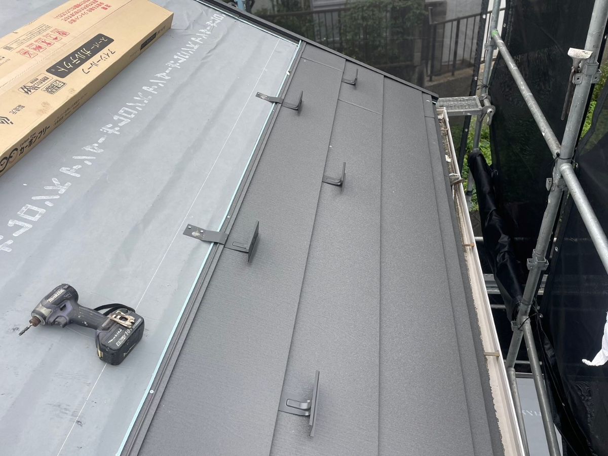 横浜市保土ヶ谷区　U様邸　外壁塗装工事・屋根カバー工事～ホワイト系～