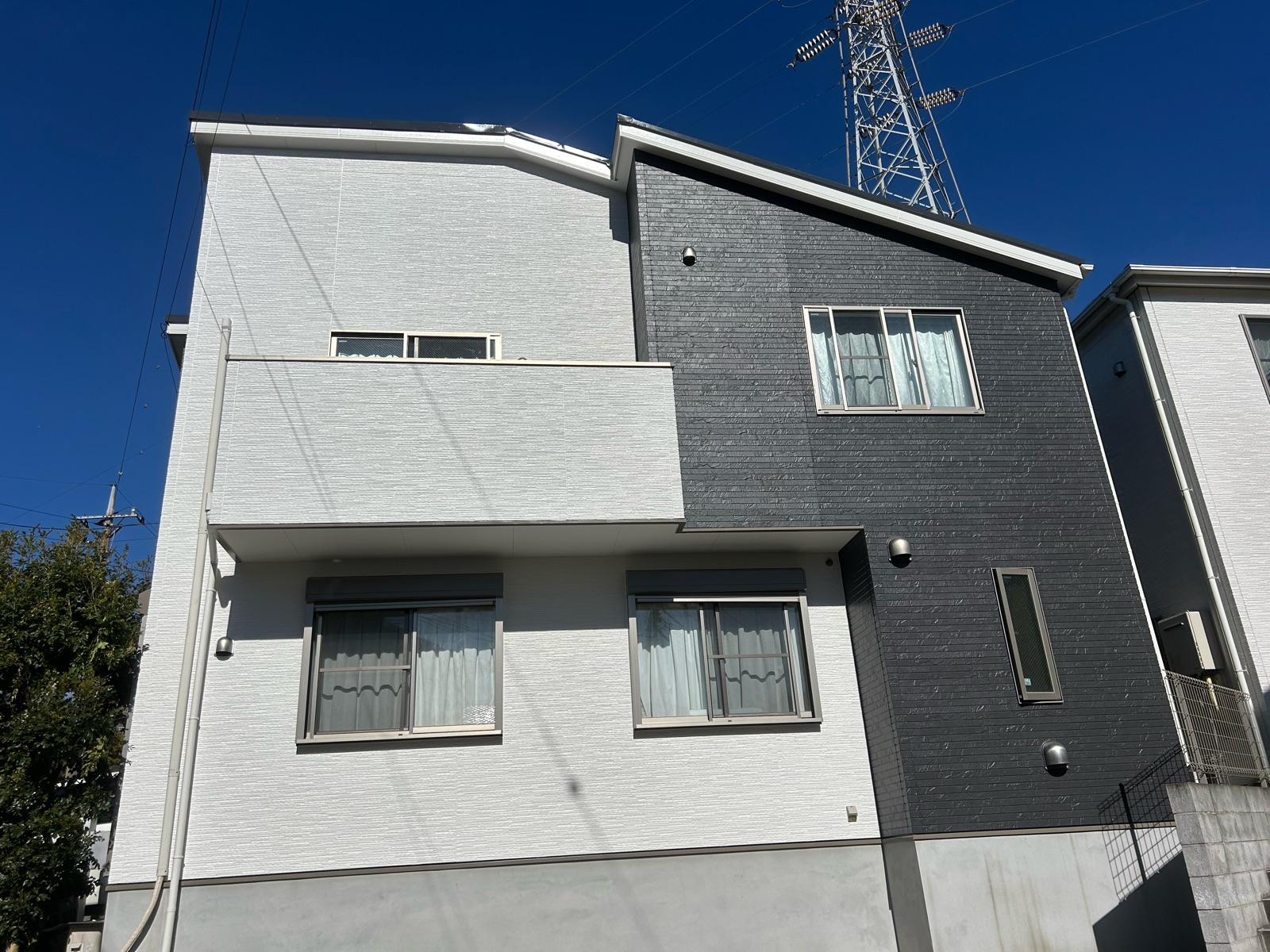 川崎市宮前区　S様邸　外壁・屋根塗装工事～ホワイト・ブラック系～