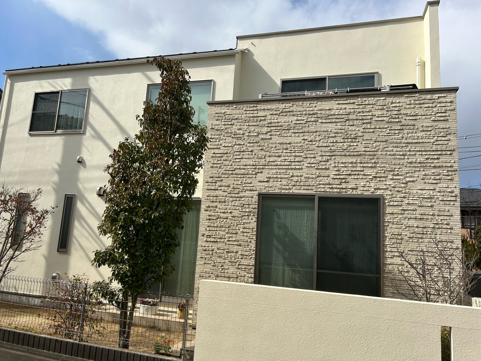 横浜市旭区　T様邸　外壁・屋根塗装工事～ホワイト系～