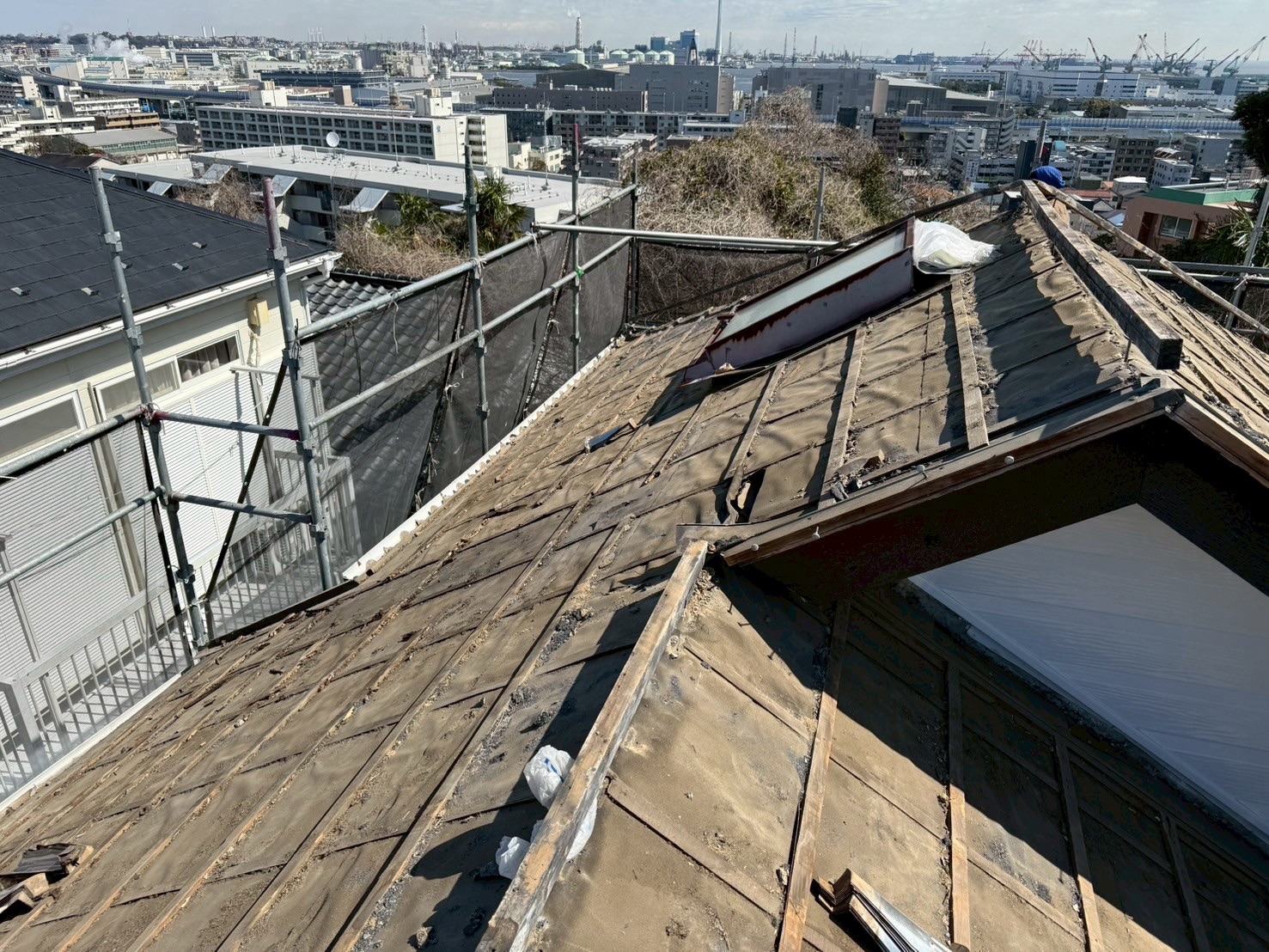 横浜市磯子区　E様邸　外壁塗装工事・屋根葺き替え工事～ホワイト系～