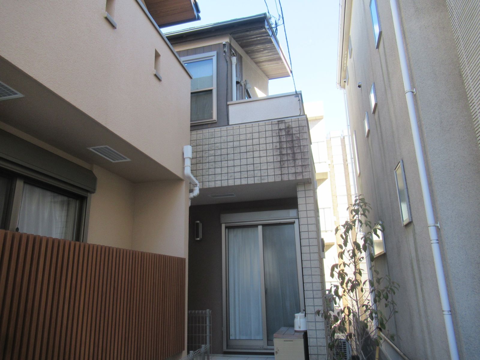 川崎市宮前区 W様邸 外壁塗装工事・屋根カバー工事~ホワイト系~
