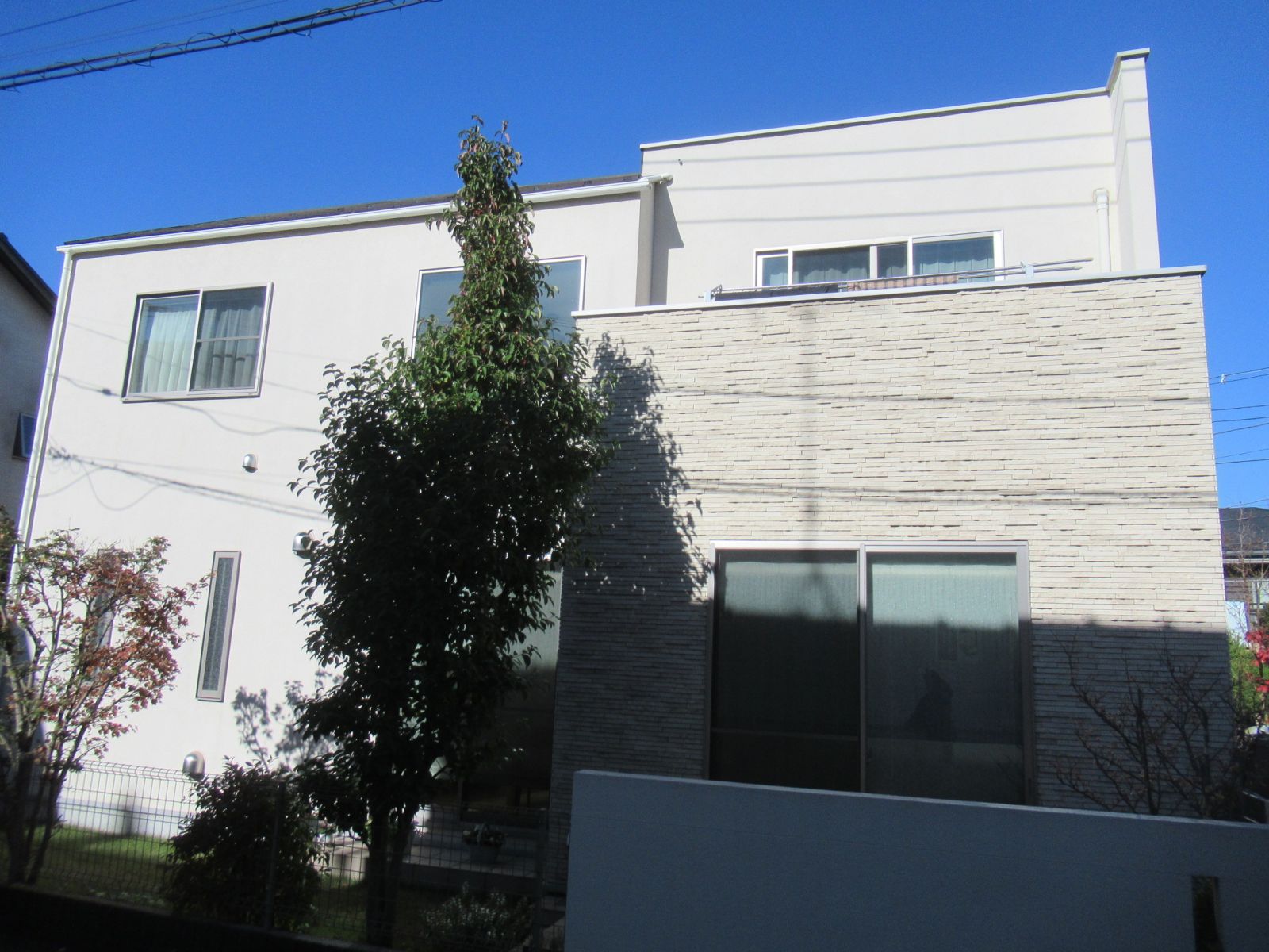 横浜市旭区　T様邸　外壁・屋根塗装工事～ホワイト系～