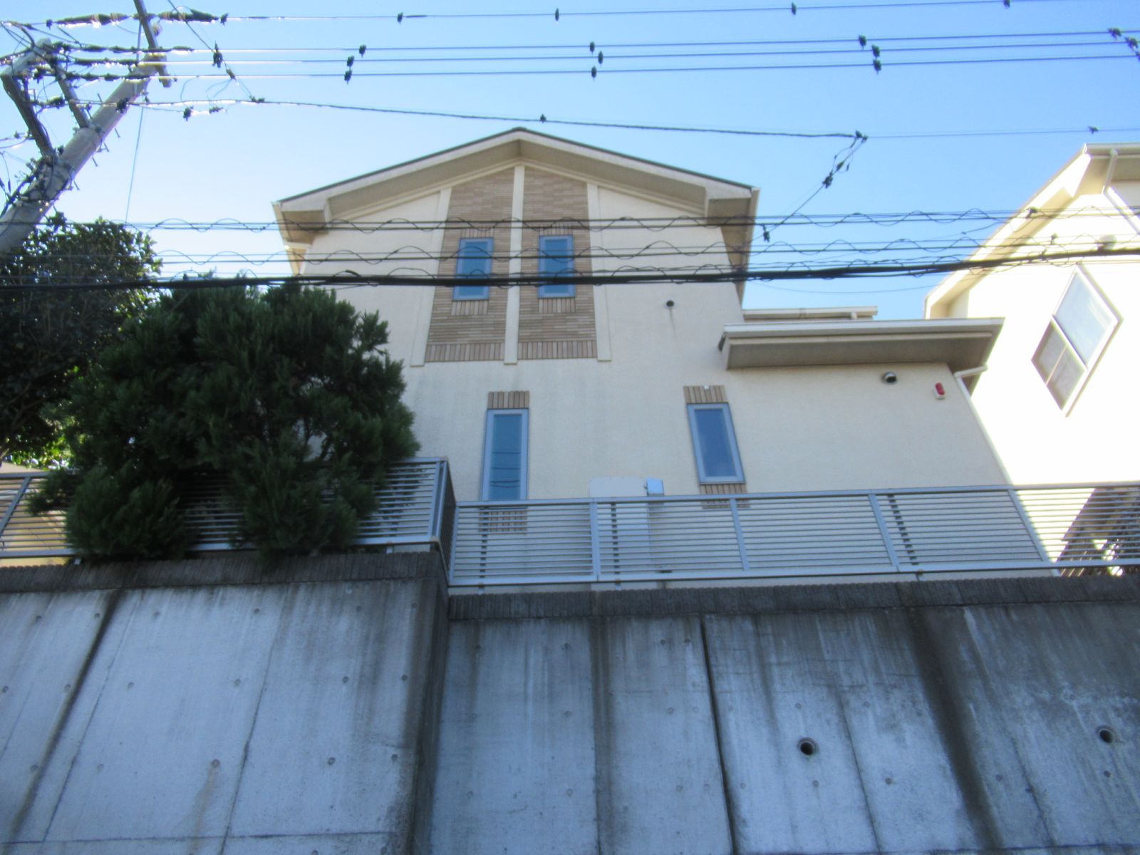 川崎市宮前区　Y様邸　外壁・屋根塗装工事～ホワイト・茶系～