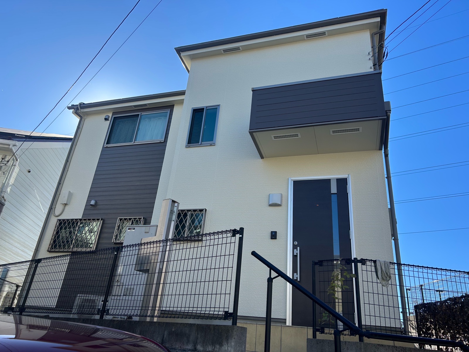 東京都稲城市　N様邸　外壁・屋根塗装工事～ホワイト・ダークブラウン系～