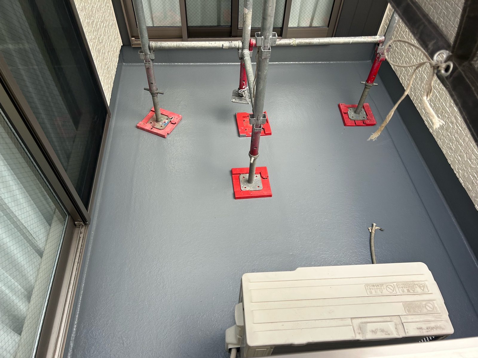 川崎市多摩区　K様邸　外壁・屋根塗装工事/ホワイトと濃いグレーのツートンカラー