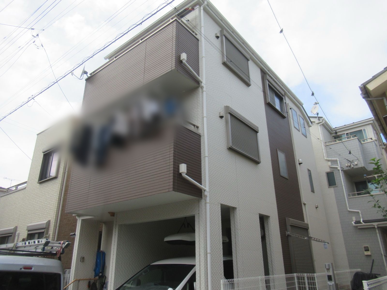 川崎市幸区 A様邸 外壁・屋根塗装工事/濃いグレーとベージュのツートンカラー