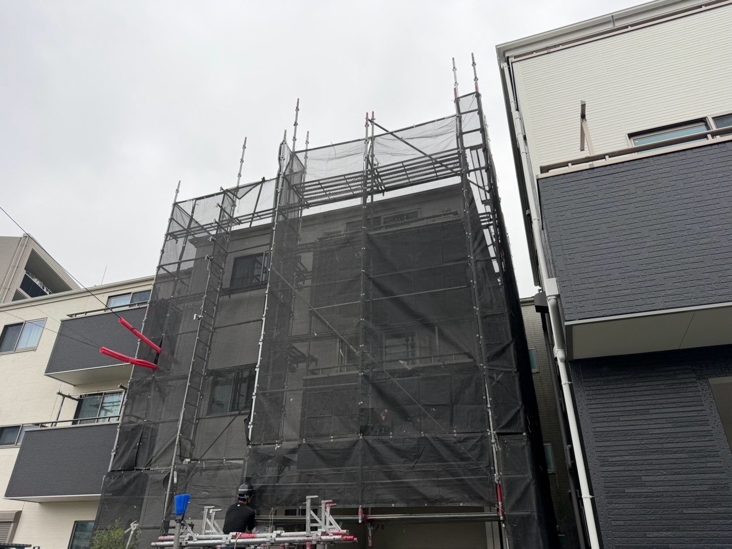 川崎市宮前区　T様邸　外壁・屋根塗装工事/既存の雰囲気を活かしたホワイト×濃いグレーに