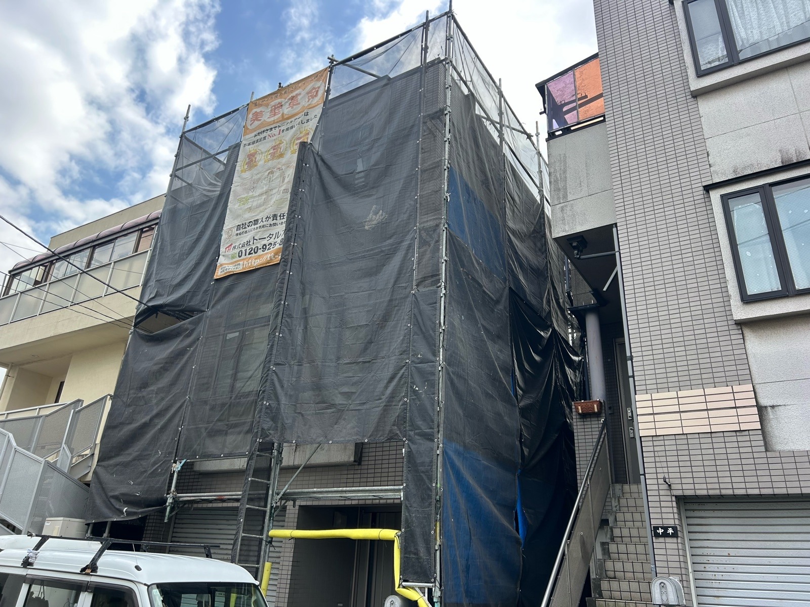 川崎市高津区 S様邸 外壁・屋根塗装工事/正面を濃いグレーに、屋根は遮熱性を重視した明るいカラーへ