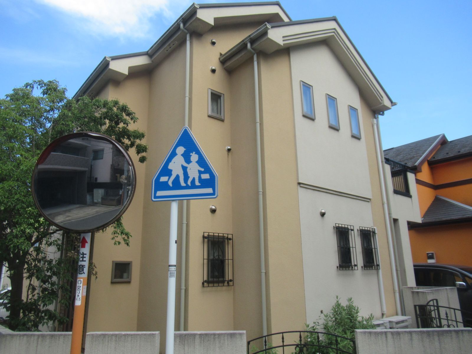 川崎市宮前区 M様邸 外壁・屋根塗装工事/ホワイトクリーム×モカでイメージチェンジ